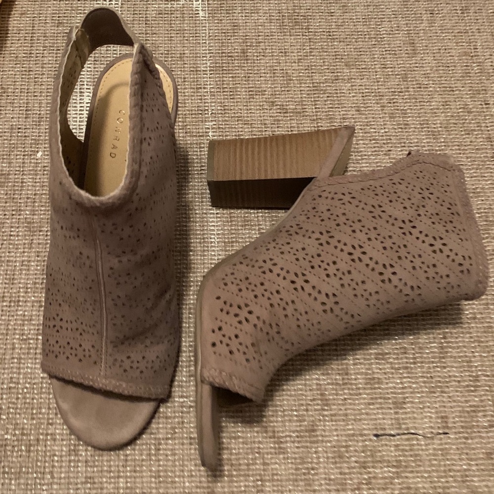 Cute shoes! Worn 2 times.